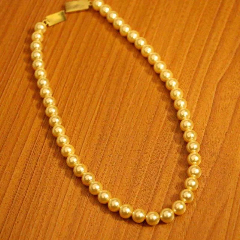 minimalist gold necklaces for women -minimalist gold necklaces for women -Cream Colour Shell Pearl Single Line Necklace